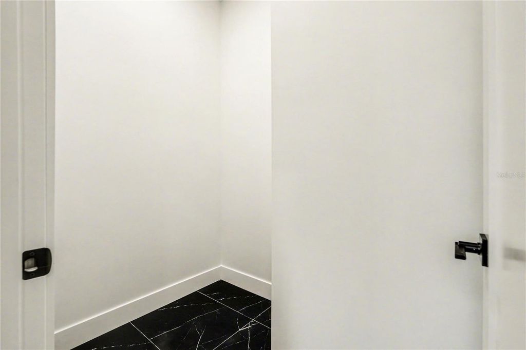 Image 39 of property listing at 105 GARLAND AVENUE, Seffner, FL 33584