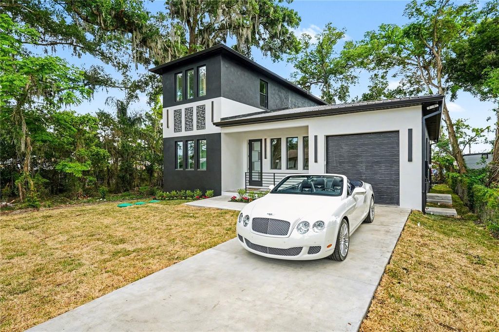Image 7 of property listing at 105 GARLAND AVENUE, Seffner, FL 33584