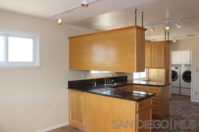 5854 Mott St, San Diego, CA 92122