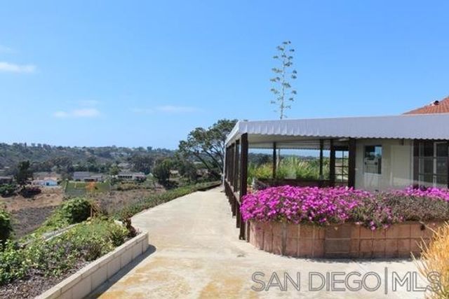 5854 Mott St, San Diego, CA 92122
