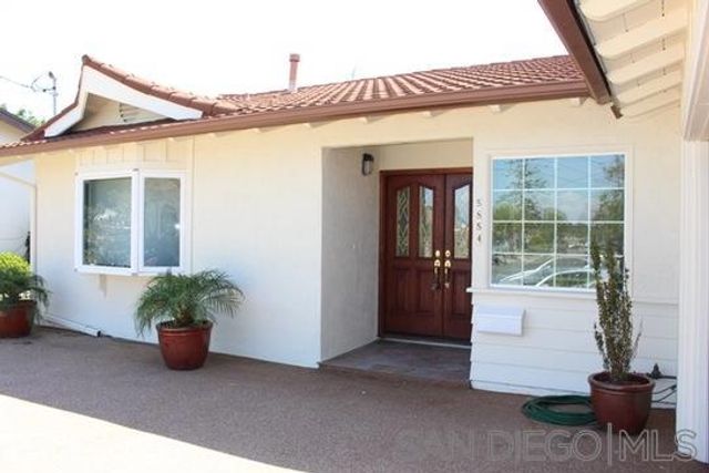 5854 Mott St, San Diego, CA 92122