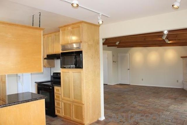 5854 Mott St, San Diego, CA 92122