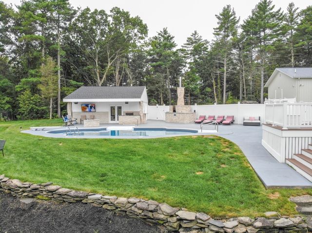 41 East St, Georgetown, MA 01833