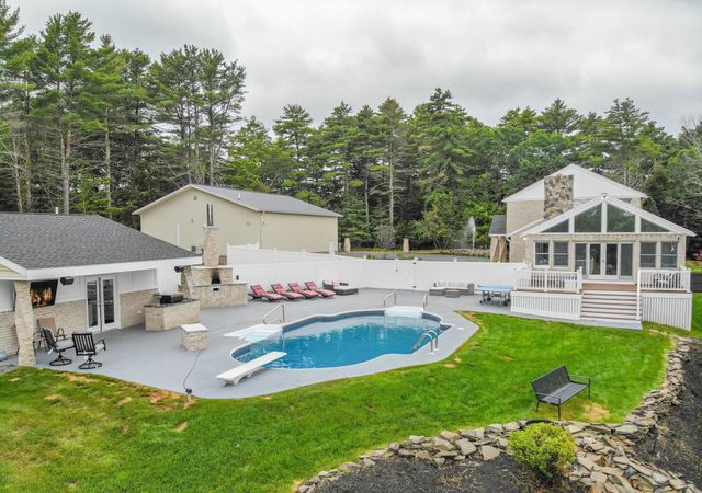 41 East St, Georgetown, MA 01833