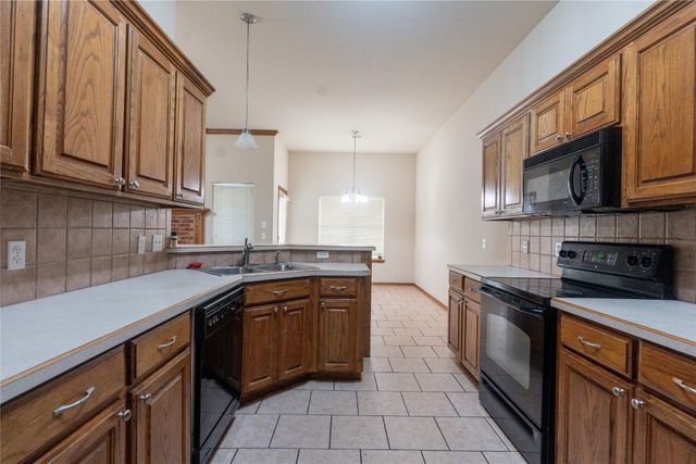 2728 SE 93rd Street, Moore, OK 73160