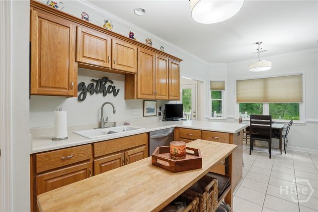 4 Oak Park Place, Savannah, GA 31405