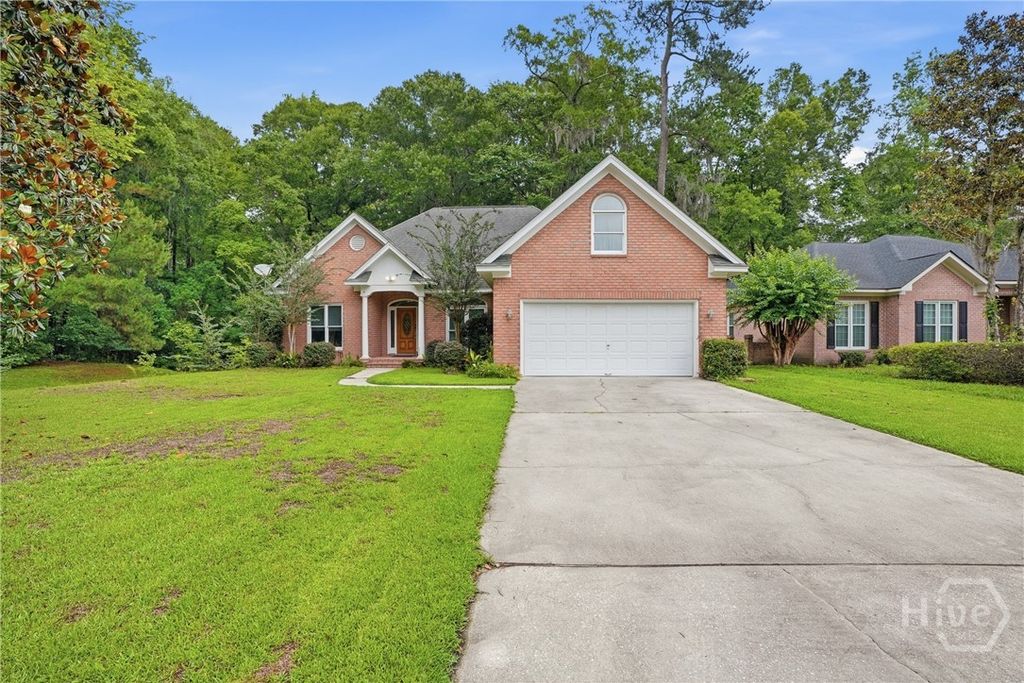 Image 1 of property listing at 4 Oak Park Place, Savannah, GA 31405
