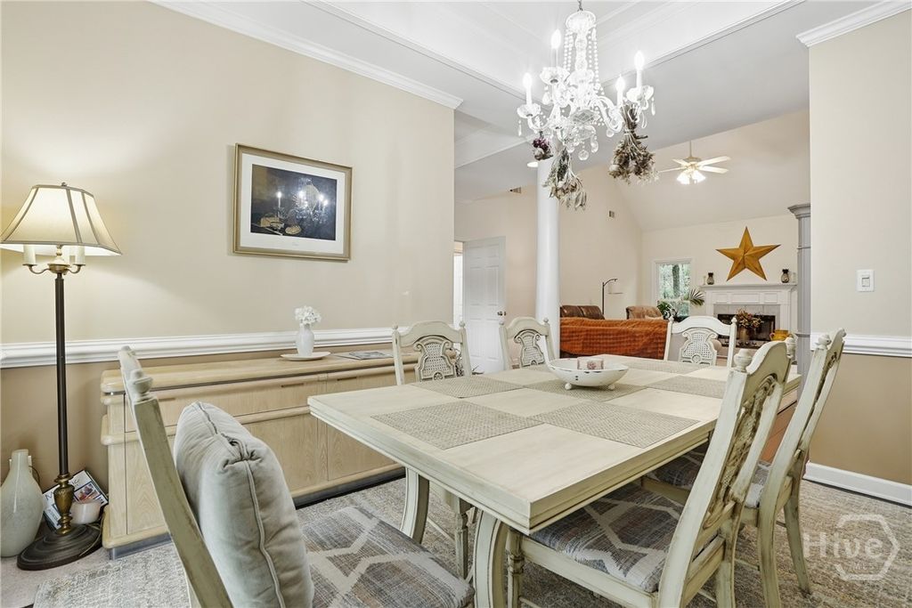 Image 10 of property listing at 4 Oak Park Place, Savannah, GA 31405