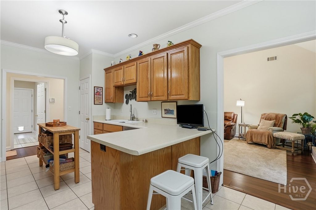 Image 13 of property listing at 4 Oak Park Place, Savannah, GA 31405
