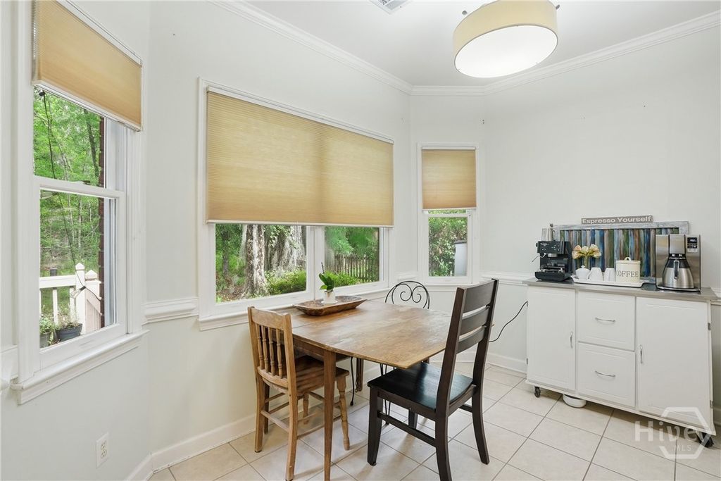 Image 15 of property listing at 4 Oak Park Place, Savannah, GA 31405