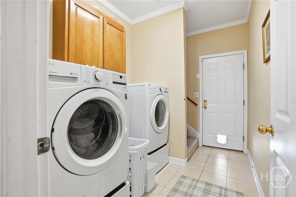 Image 16 of property listing at 4 Oak Park Place, Savannah, GA 31405