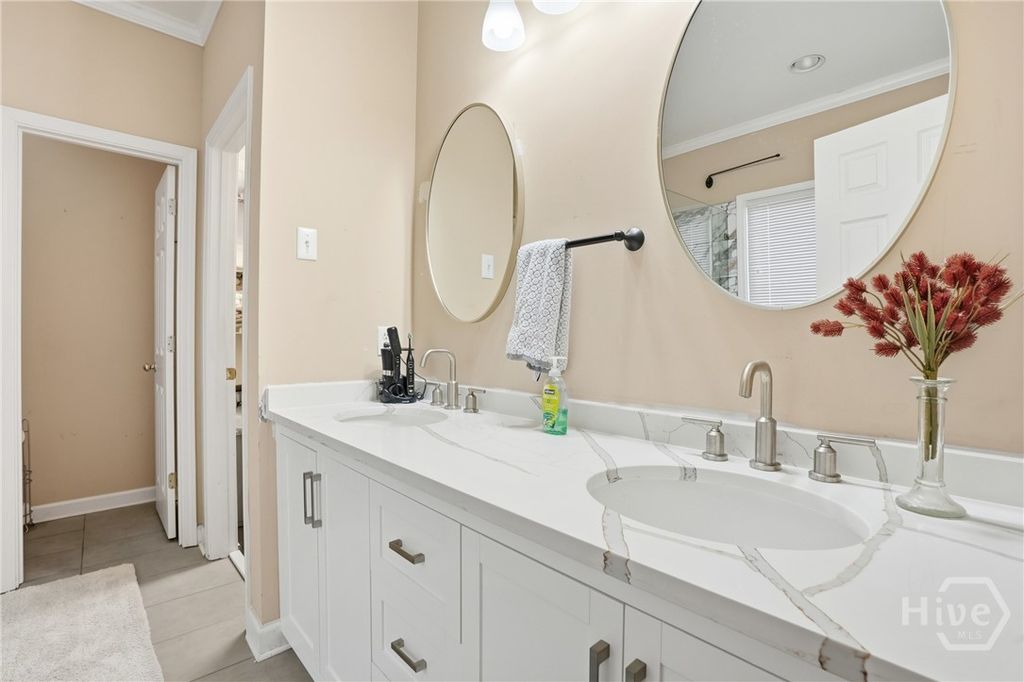 Image 19 of property listing at 4 Oak Park Place, Savannah, GA 31405