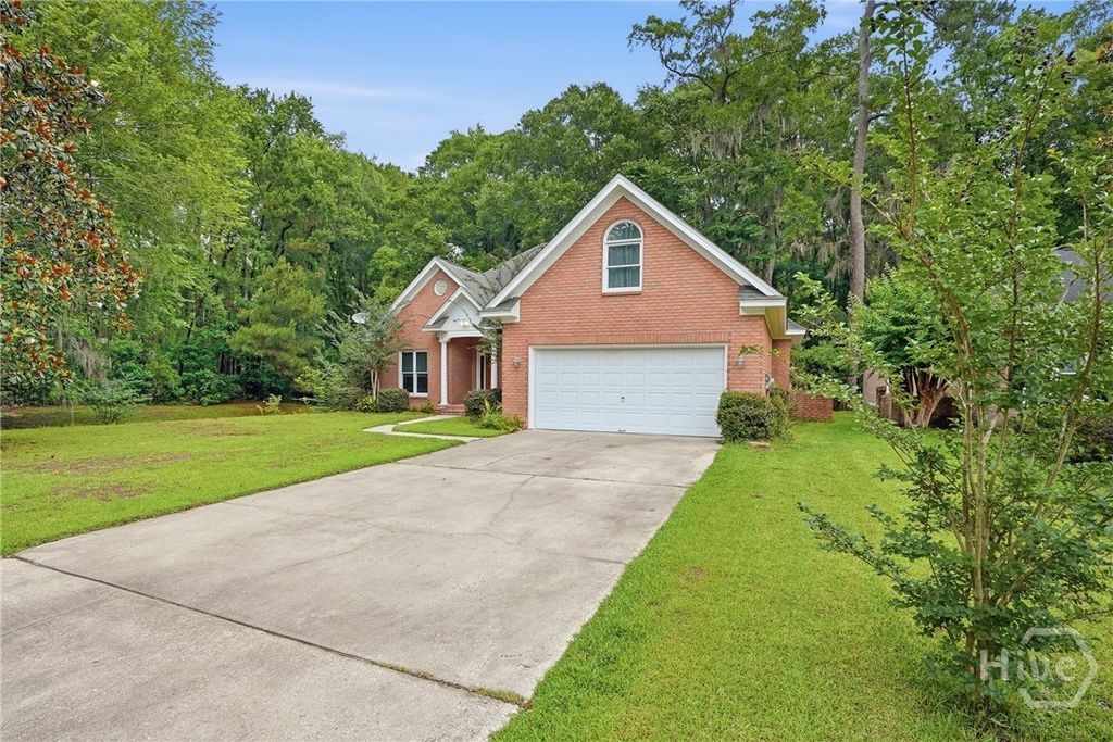Image 2 of property listing at 4 Oak Park Place, Savannah, GA 31405