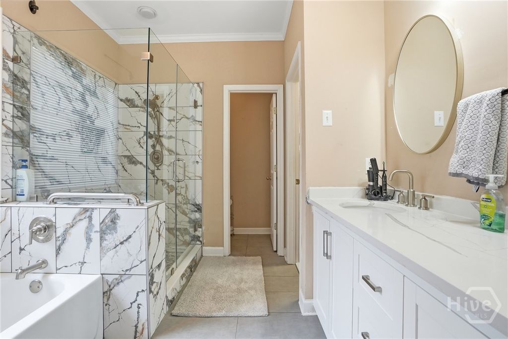Image 21 of property listing at 4 Oak Park Place, Savannah, GA 31405