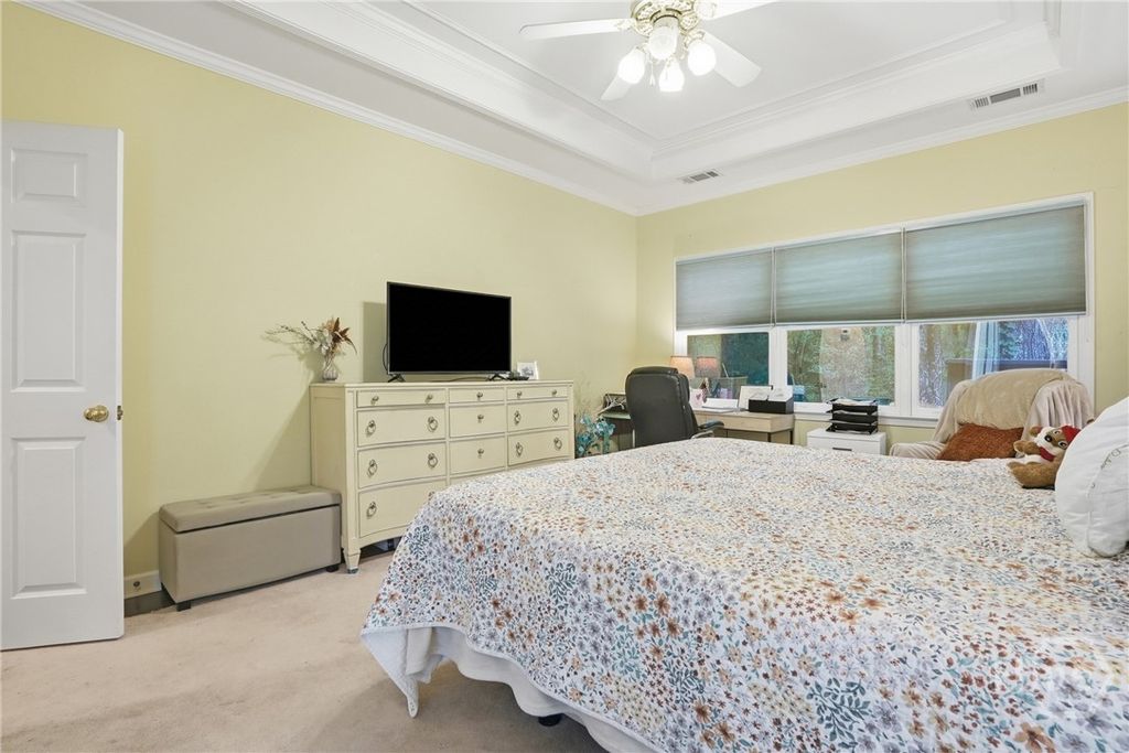 Image 23 of property listing at 4 Oak Park Place, Savannah, GA 31405