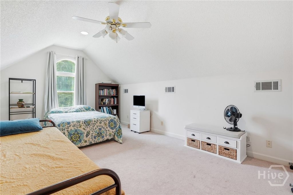 Image 24 of property listing at 4 Oak Park Place, Savannah, GA 31405