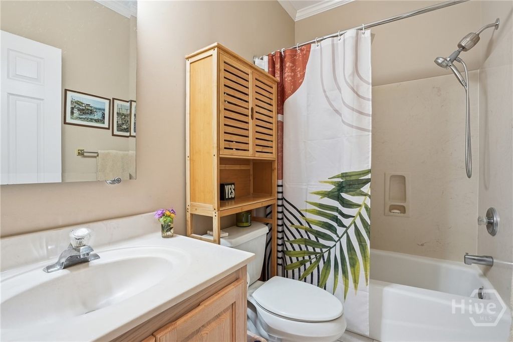 Image 27 of property listing at 4 Oak Park Place, Savannah, GA 31405