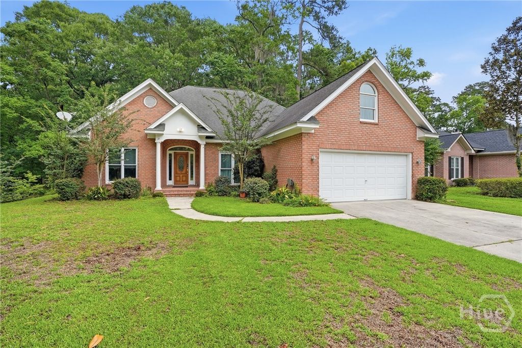 Image 3 of property listing at 4 Oak Park Place, Savannah, GA 31405