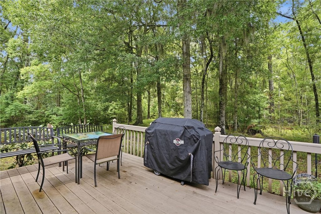 Image 30 of property listing at 4 Oak Park Place, Savannah, GA 31405