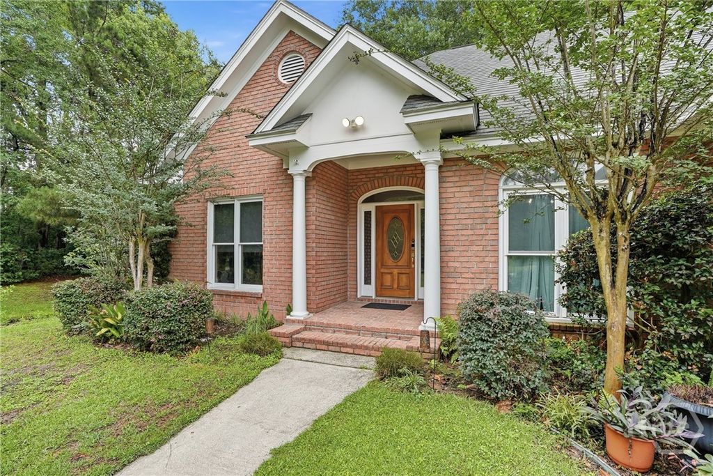 Image 4 of property listing at 4 Oak Park Place, Savannah, GA 31405