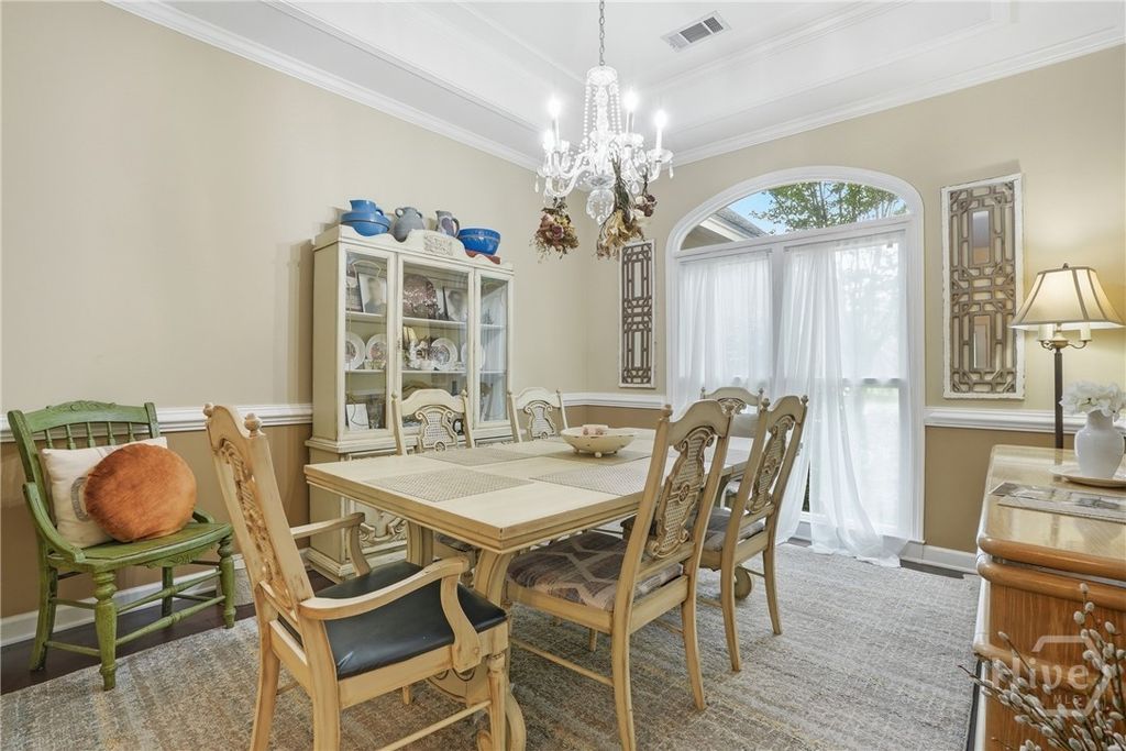 Image 9 of property listing at 4 Oak Park Place, Savannah, GA 31405