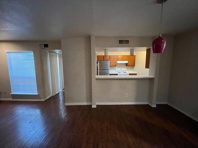 9809 Richmond Avenue A7, Houston, TX 77042