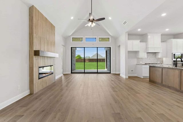 201 Cross Timbers Street, Azle, TX 76020