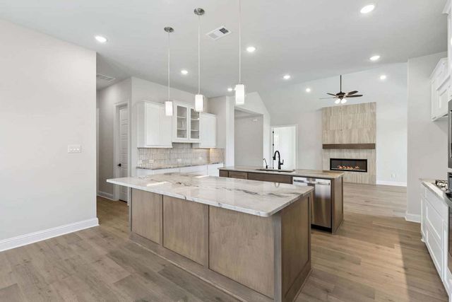 201 Cross Timbers Street, Azle, TX 76020