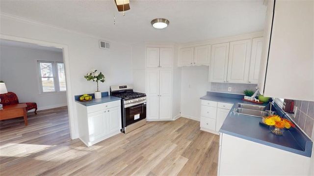 11221 W 69th Street, Shawnee, KS 66203