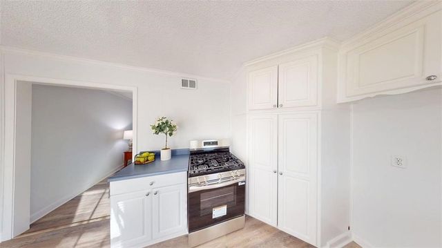 11221 W 69th Street, Shawnee, KS 66203