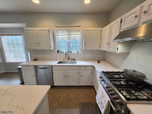 19 Goldenrod Dr, Montgomery Twp., NJ 08502