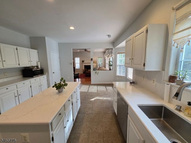 19 Goldenrod Dr, Montgomery Twp., NJ 08502