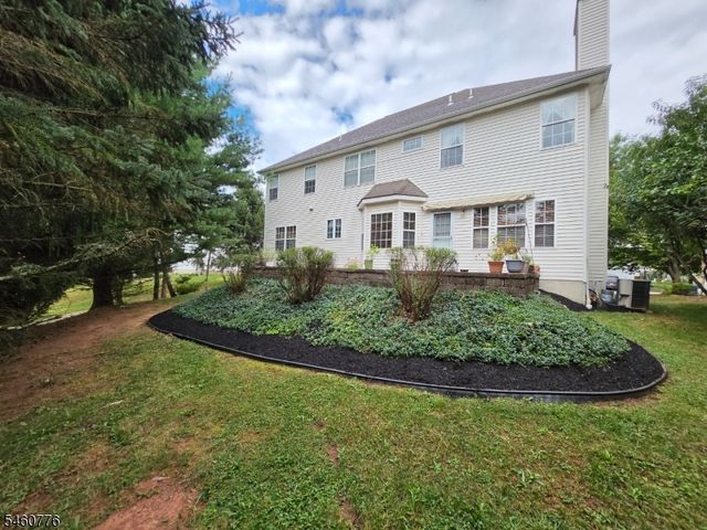 19 Goldenrod Dr, Montgomery Twp., NJ 08502