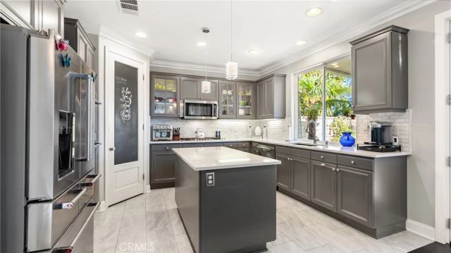 22238 Evening Star Court, Saugus, CA 91390