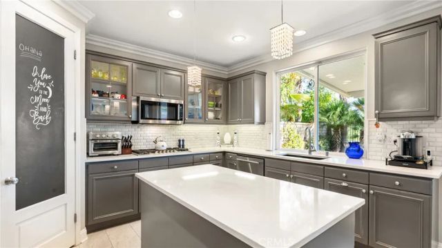 22238 Evening Star Court, Saugus, CA 91390