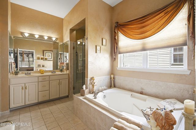 27 Sawgrass Street, Jackson, NJ 08527