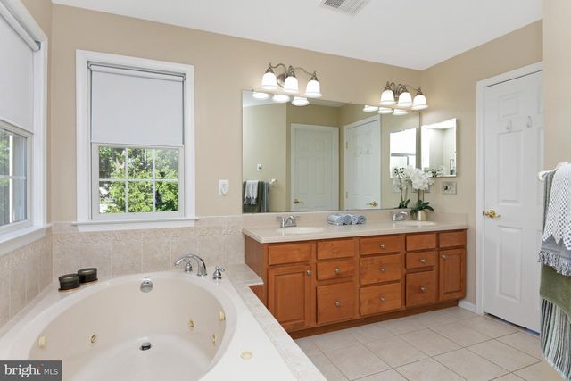 51 MALSBURY ST, Robbinsville, NJ 08691