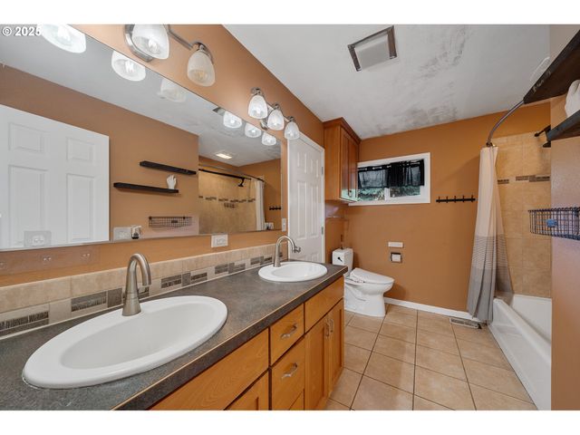 33281 KAMMEYER Rd, Scappoose, OR 97056