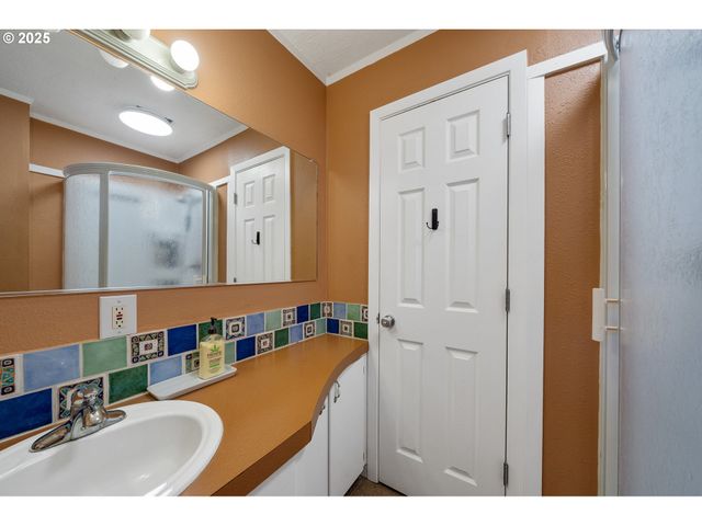 33281 KAMMEYER Rd, Scappoose, OR 97056