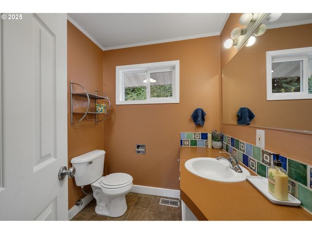 33281 KAMMEYER Rd, Scappoose, OR 97056