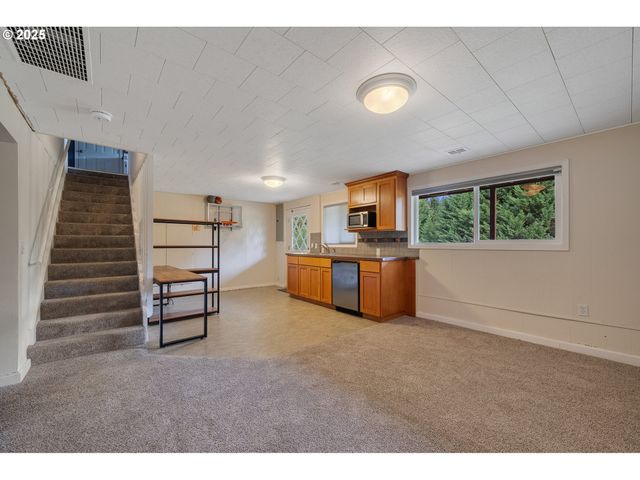 33281 KAMMEYER Rd, Scappoose, OR 97056