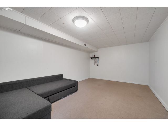 33281 KAMMEYER Rd, Scappoose, OR 97056