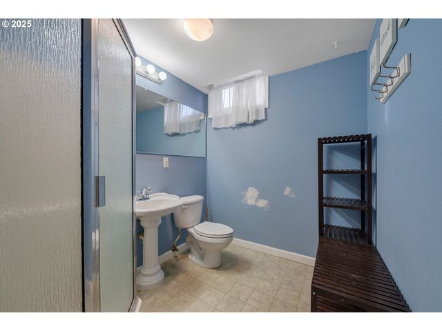 33281 KAMMEYER Rd, Scappoose, OR 97056