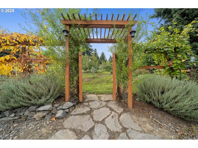 33281 KAMMEYER Rd, Scappoose, OR 97056