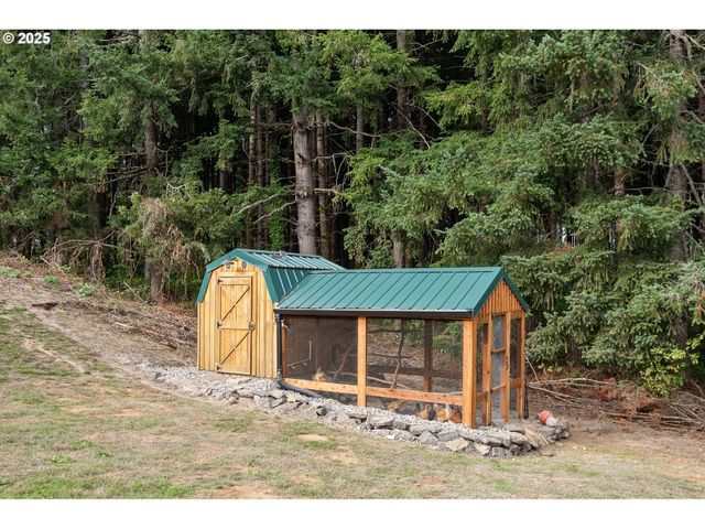 33281 KAMMEYER Rd, Scappoose, OR 97056