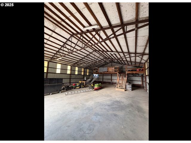 33281 KAMMEYER Rd, Scappoose, OR 97056