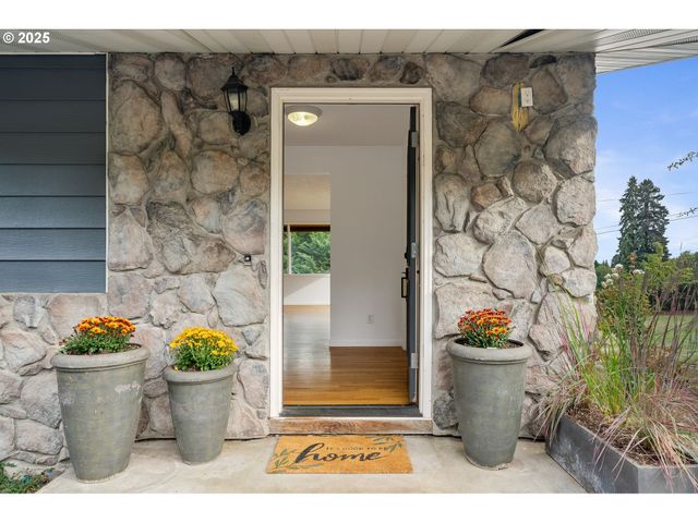 33281 KAMMEYER Rd, Scappoose, OR 97056