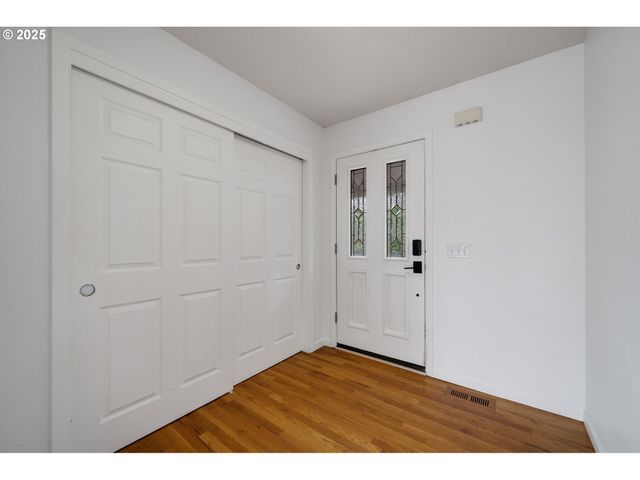 33281 KAMMEYER Rd, Scappoose, OR 97056