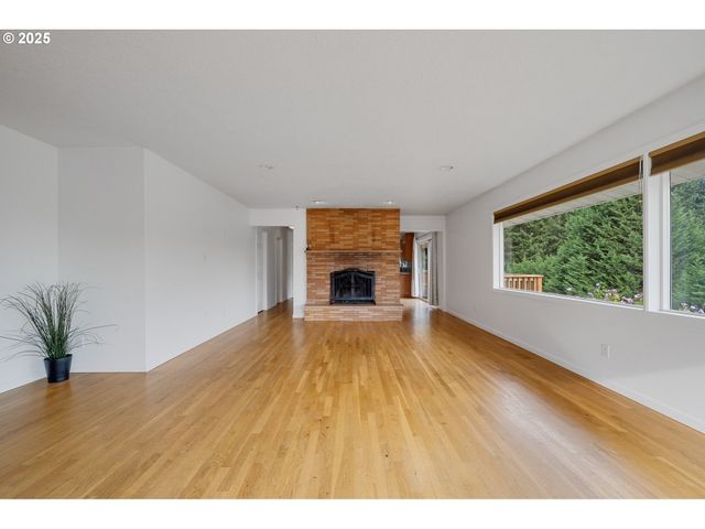 33281 KAMMEYER Rd, Scappoose, OR 97056