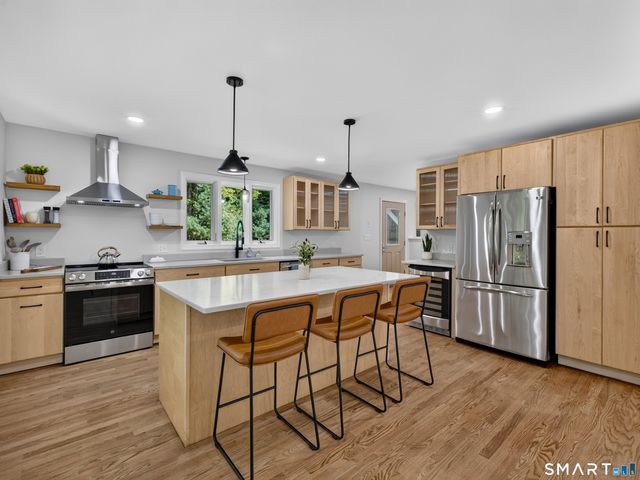136 Minnechaug Drive, Glastonbury, CT 06033